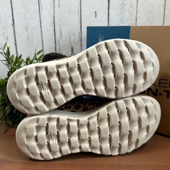 Skechers Animal Print On the Go Bundle Up Ankle Boots Size 6.5 - Picture 10 of 11